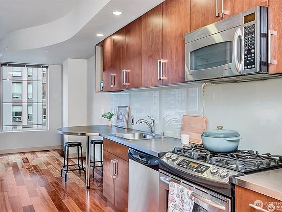 5th image of 910 Lenora Street #S1004