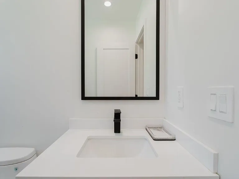 8119 Shadyglade Ave — Photo 45