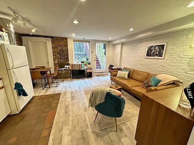 48 Phillips St #A — Photo 1