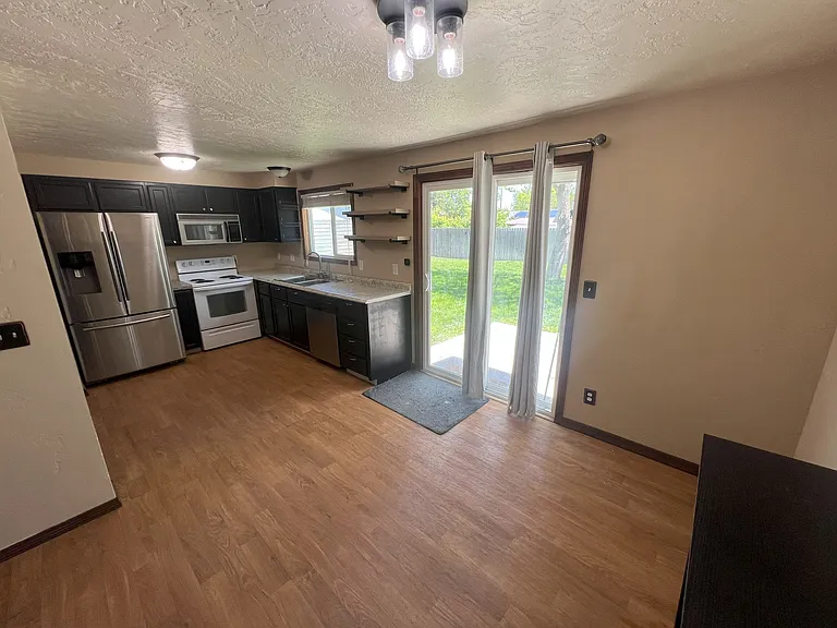 2024 Fern St — Photo 8