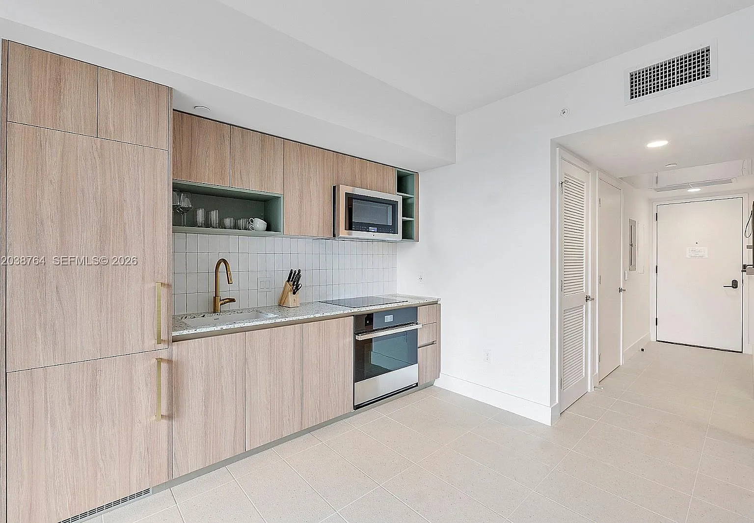 Gale Residences — Photo 1