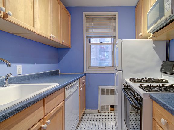 5th image of 311 E 87th St #2H