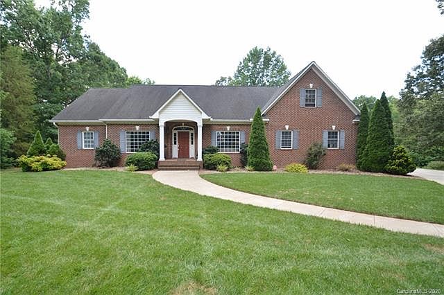 1st image of 210 Foxglove Dr
