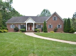 210 Foxglove Dr, Statesville, NC 28625