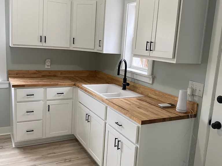 1010 Sawyer Ave — Photo 4