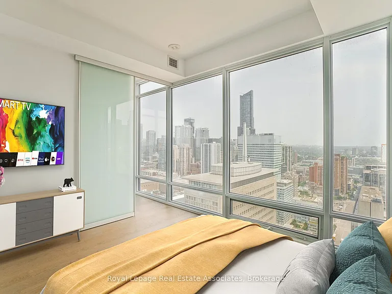 488 University Ave #2302 — Photo 23