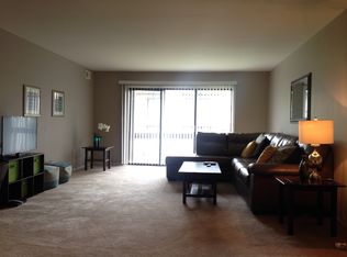 604 Cross Creek Dr APT D, Saint Louis, MO 63141