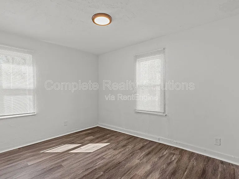 9823 Winkler Dr — Photo 22
