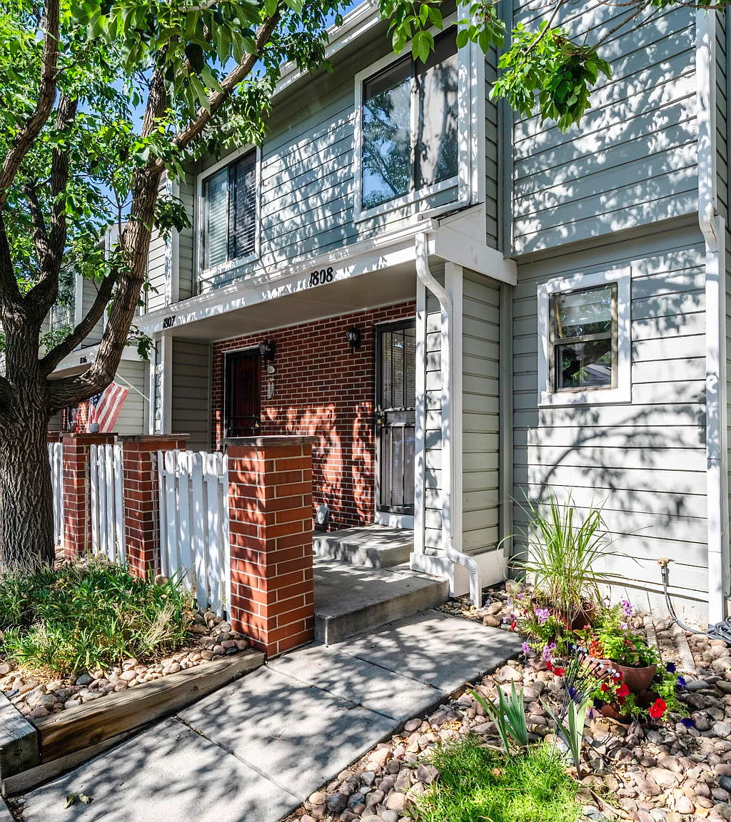 3 bed, 1.5 bath, 1470 sqft, $2,300 — Photo 1
