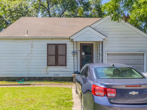 1213 Pine St, Grand Prairie, TX 75050