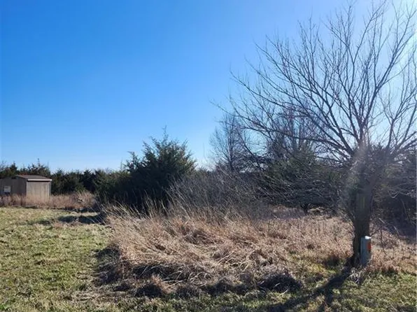 18 Nebraska Dr, Linn Valley, KS 66040