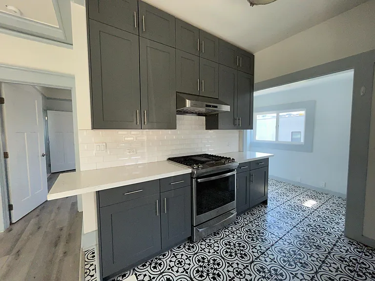 5814 Shattuck Ave #B — Photo 11