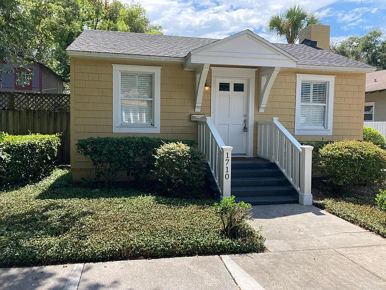 1710 Thacker Ave — Photo 1