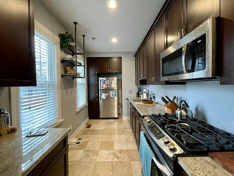 2552 N Southport Ave #1R — Photo 9