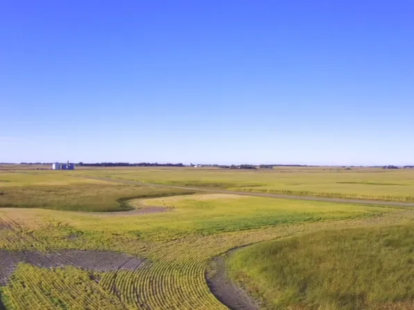 25 High Way, Henry, SD 57243