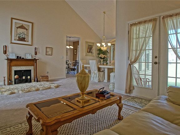 4th image of 931 Chinaberry Cir S