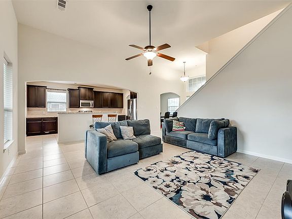 4th image of 715 Shady Meadow Ln