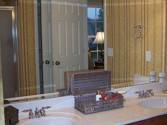 Master bath w/dble cultured marble vanities