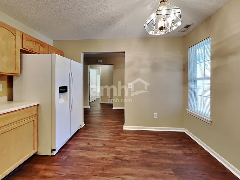 9734 Thomas Ln — Photo 4