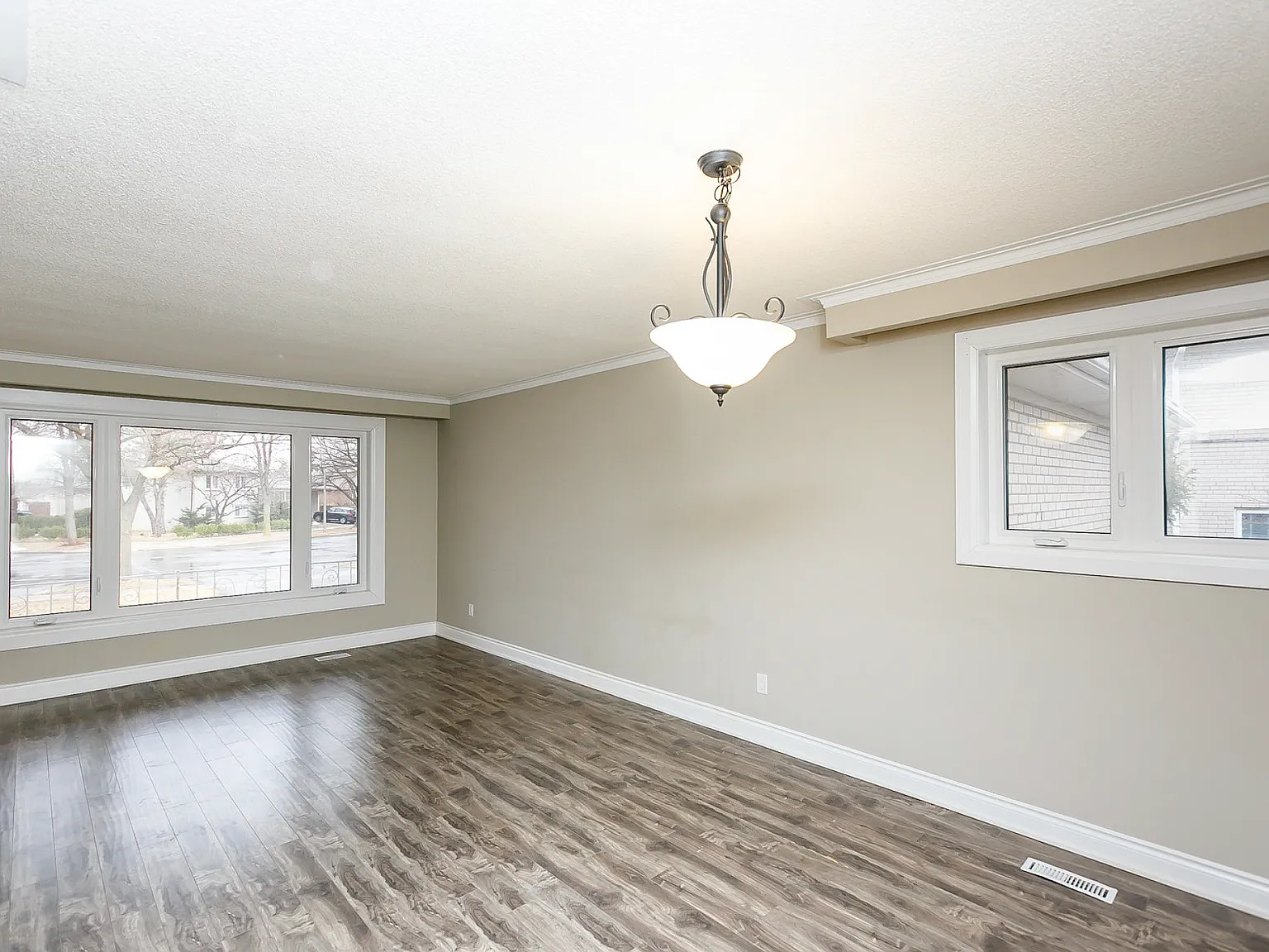 43 Oxenden Cres photo 1