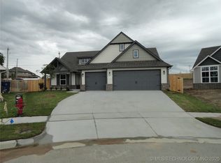 911 E Fulton Ct, Broken Arrow, OK 74012