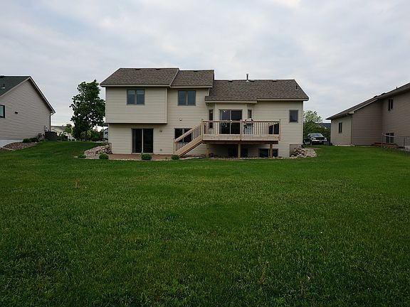 3rd image of 721 Shannon Ln
