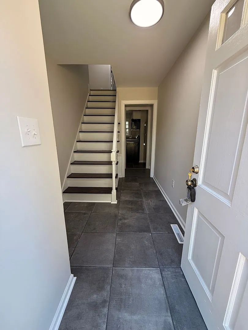 578 Westmoreland Pl — Photo 2