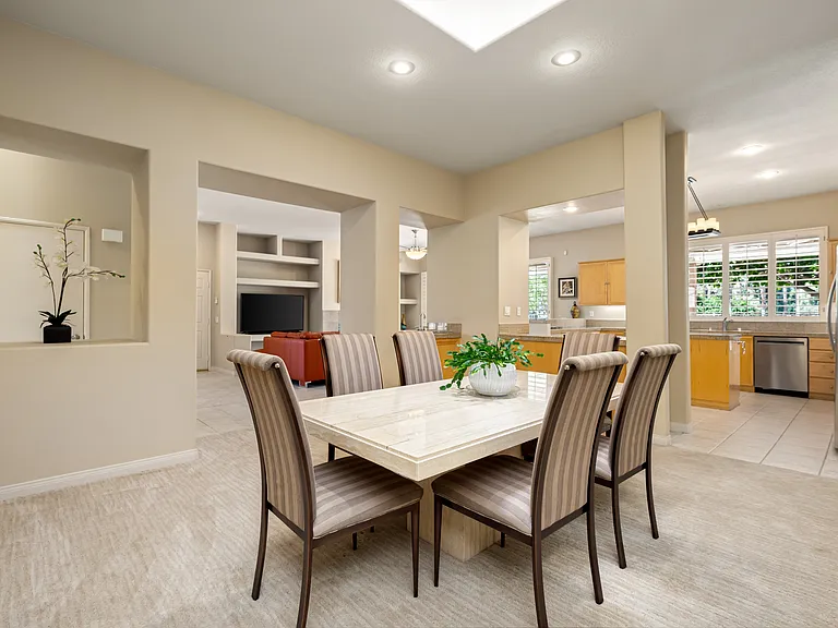 285 W Kavenish Dr — Photo 22