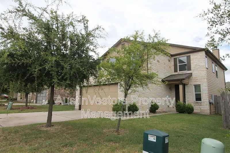 Landings at Wells Branch — Photo 3