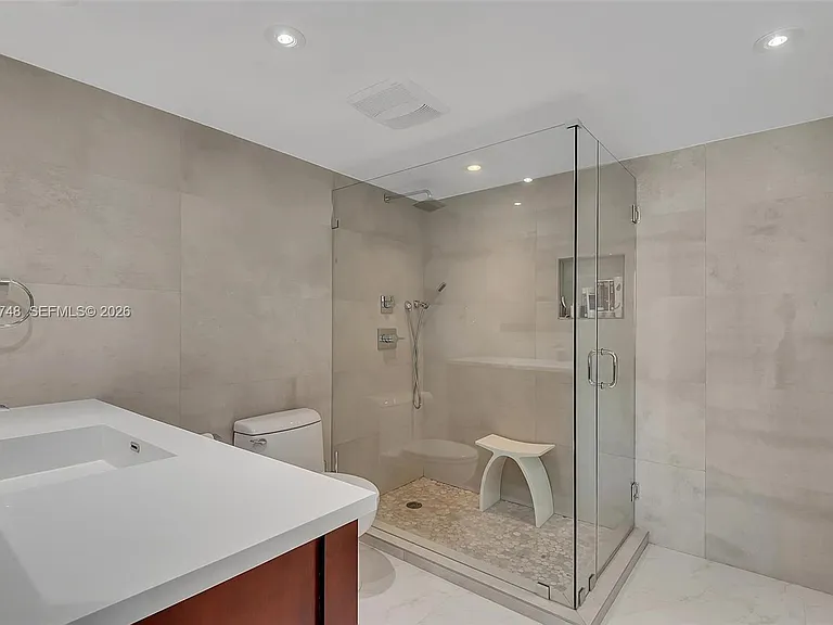 2301 Collins Ave #810 — Photo 16