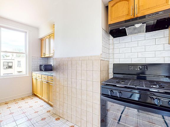 5th image of 2013 Greene Ave #2