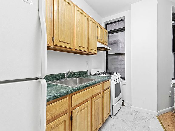 3rd image of 11 Saint Nicholas Ave APT 2G