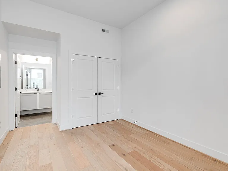 3308 E Marshall St — Photo 12
