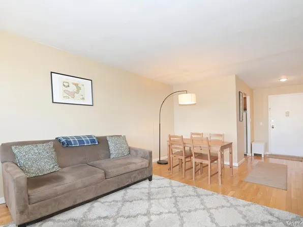 2 Birchwood Court #5H, Mineola, NY 11501