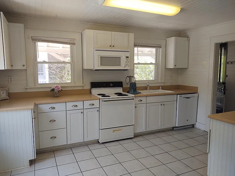 400 Wiley Ave #C — Photo 3
