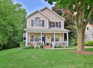 220 Waverly Rd, Barrington, IL 60010