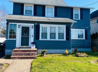 33 Maplewood Rd, West Babylon, NY 11704