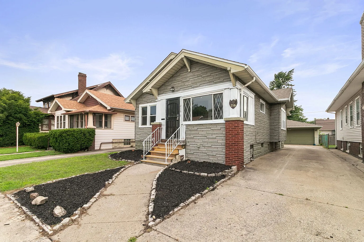 216 Warren St photo 1