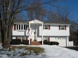 7 Woodcrest Ln, Green Brook, NJ 08812