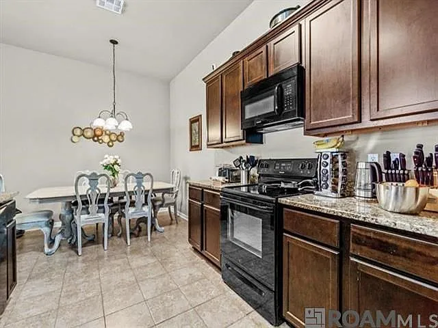 11402 Ashwood Ct — Photo 2