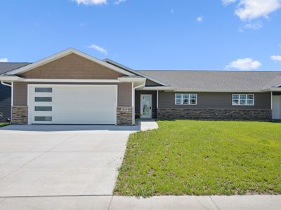 1019 Sage Oak Cir, Manchester, IA, 52057