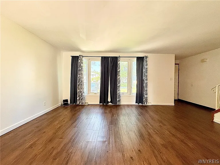 90 E Summerset Ln — Photo 3