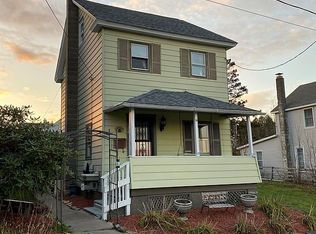 924 Pine St, Freeland, PA 18224