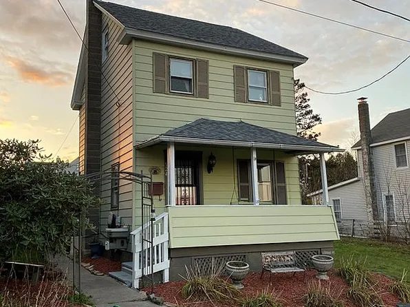924 Pine St, Freeland, PA 18224