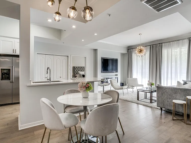 3225 Turtle Creek Blvd #220 — Photo 15