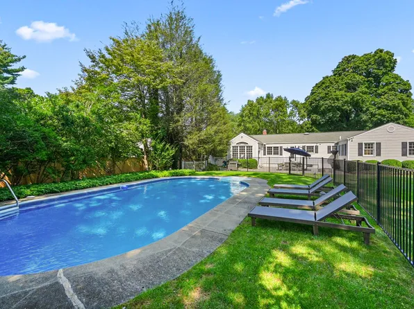 12 Cross Ridge Dr, Old Greenwich, CT 06870