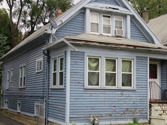 3rd image of 147 Merrimac St