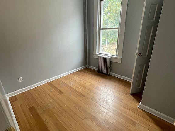 5th image of 42 Groshon Ave APT 1N