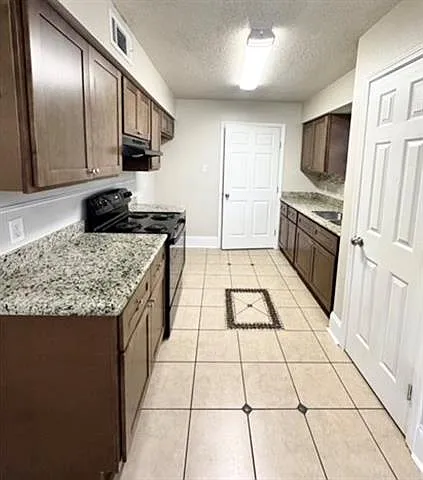 2800 Concordia Dr — Photo 2