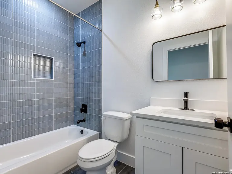 531 Essex St #201 — Photo 9